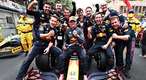 Макс Ферстаппен новый чемпион Формулы-1 2021 года